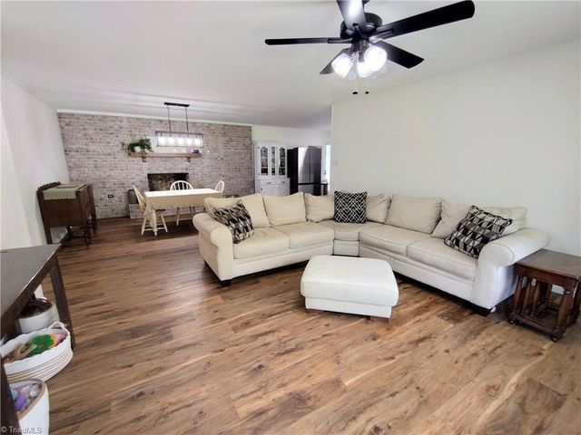 1003 Hillcrest Drive, Thomasville, NC 27360