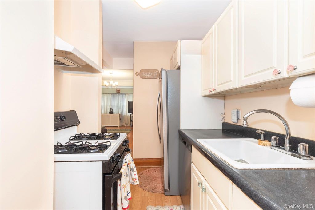 2036 Hobart Avenue, Bronx, NY 10461 — photo 3