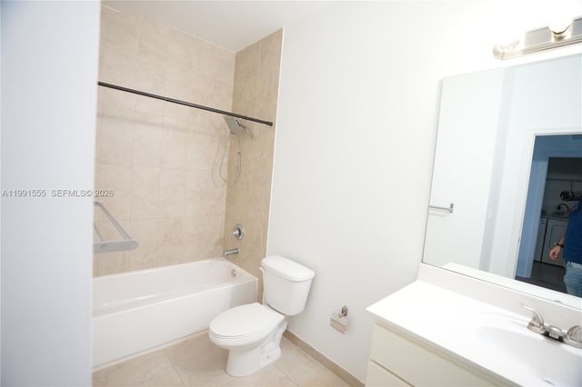 10468 NW 61st Ln, Doral, FL 33178