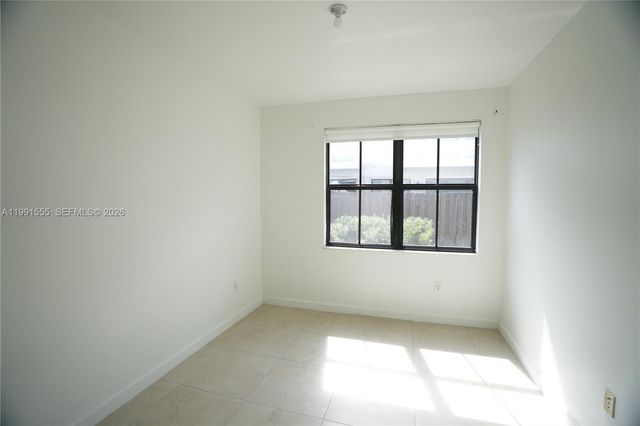 10468 NW 61st Ln, Doral, FL 33178