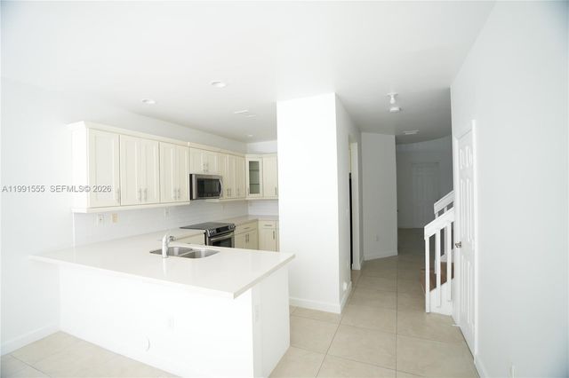 10468 NW 61st Ln, Doral, FL 33178