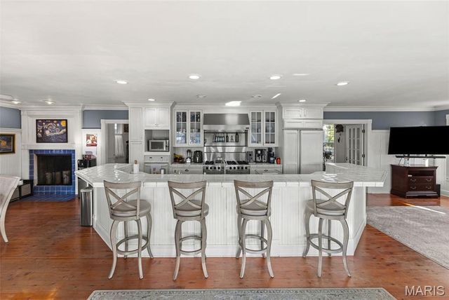 232 S 9th Street, Wood River, IL 62095