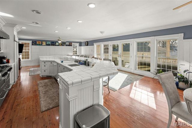 232 S 9th Street, Wood River, IL 62095