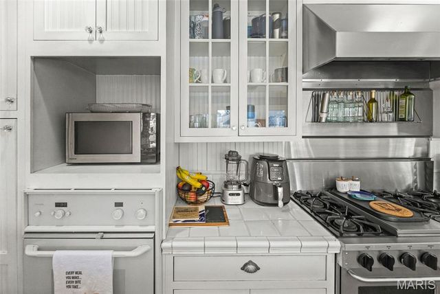 232 S 9th Street, Wood River, IL 62095