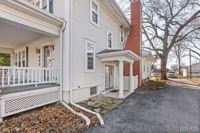 232 S 9th Street, Wood River, IL 62095