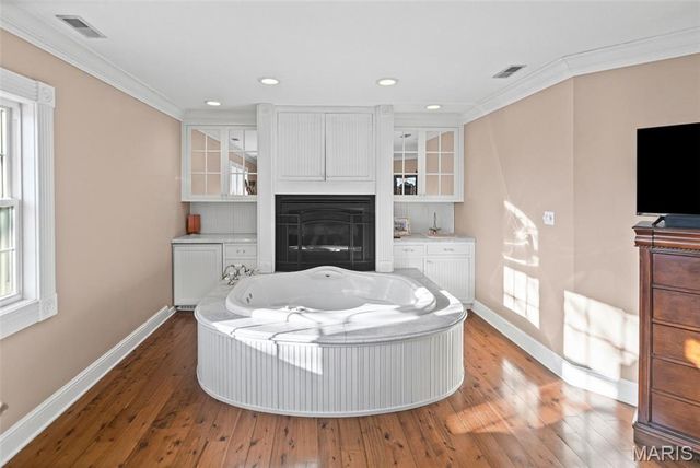 232 S 9th Street, Wood River, IL 62095