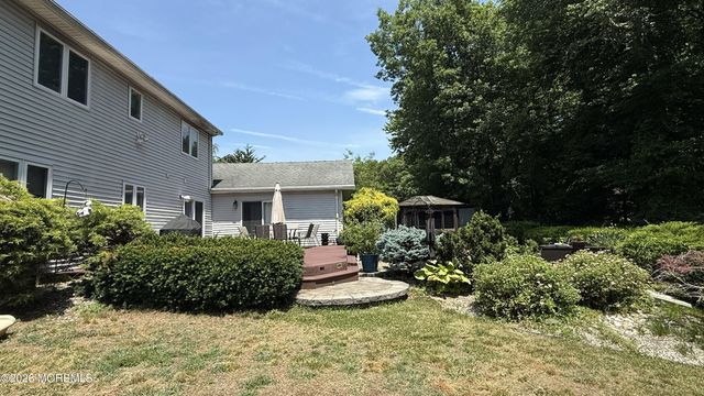 18 Erin Lane, Old Bridge, NJ 08857