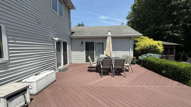 18 Erin Lane, Old Bridge, NJ 08857