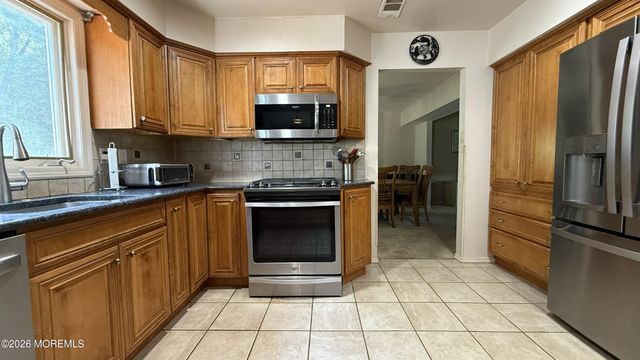 18 Erin Lane, Old Bridge, NJ 08857