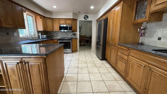 18 Erin Lane, Old Bridge, NJ 08857