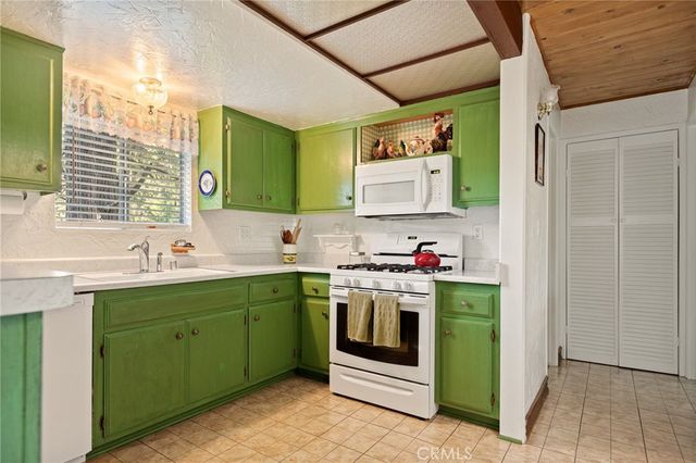 27390 Oakwood, Lake Arrowhead, CA 92352