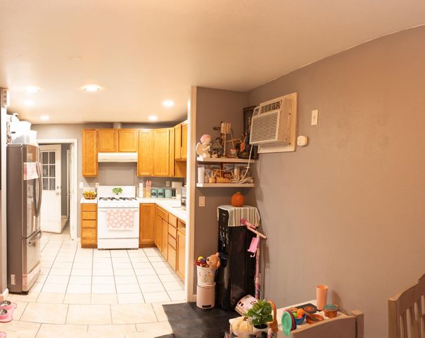 325 E Cortland Avenue N, Fresno, CA 93704