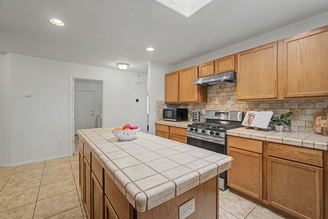 936 Loma Pinon Loop NE, Rio Rancho, NM 87144