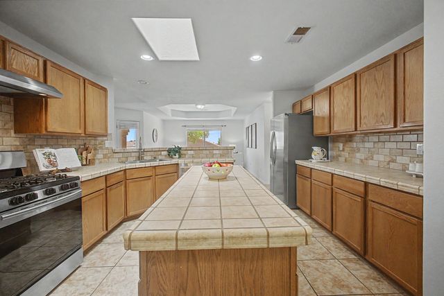 936 Loma Pinon Loop NE, Rio Rancho, NM 87144