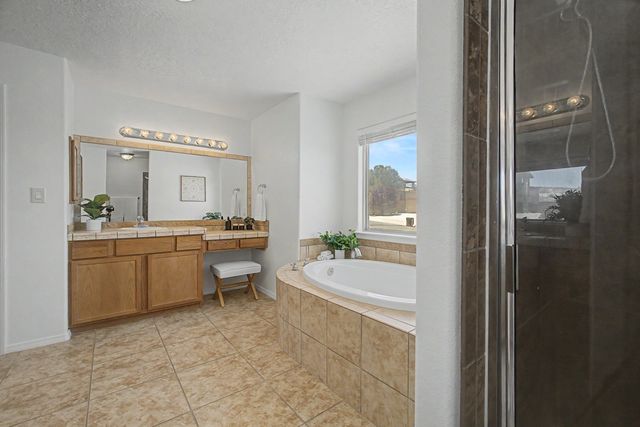 936 Loma Pinon Loop NE, Rio Rancho, NM 87144