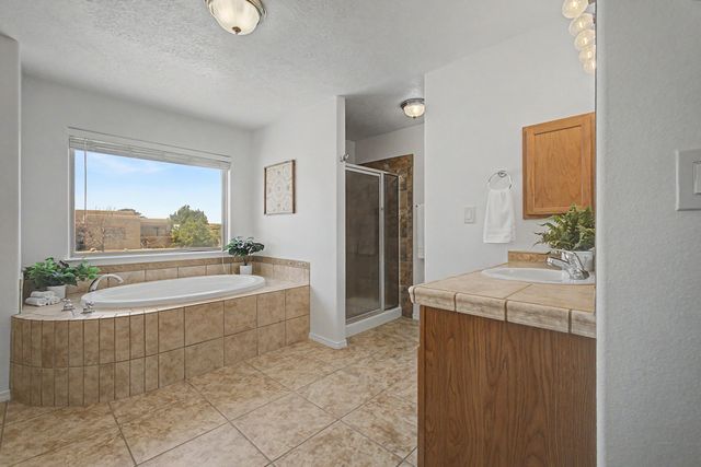 936 Loma Pinon Loop NE, Rio Rancho, NM 87144