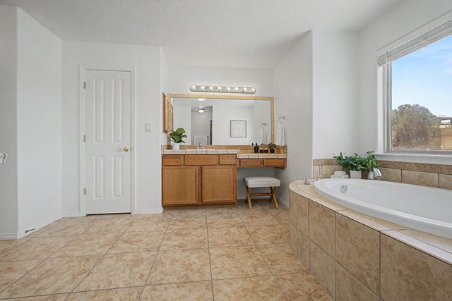 936 Loma Pinon Loop NE, Rio Rancho, NM 87144