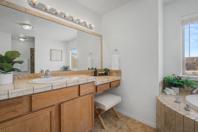 936 Loma Pinon Loop NE, Rio Rancho, NM 87144