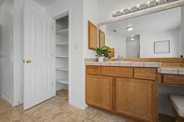 936 Loma Pinon Loop NE, Rio Rancho, NM 87144