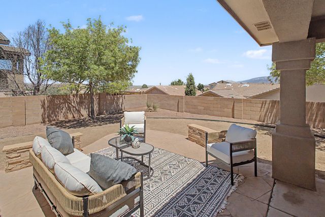 936 Loma Pinon Loop NE, Rio Rancho, NM 87144