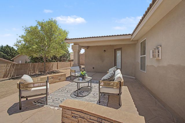 936 Loma Pinon Loop NE, Rio Rancho, NM 87144