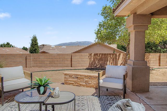 936 Loma Pinon Loop NE, Rio Rancho, NM 87144