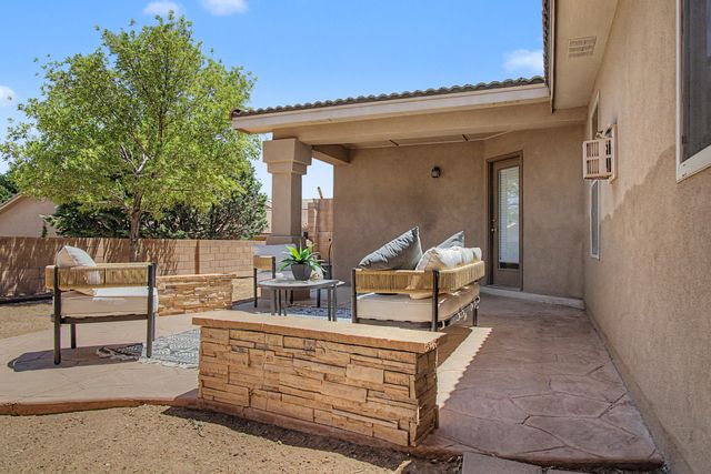 936 Loma Pinon Loop NE, Rio Rancho, NM 87144