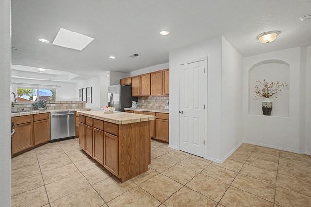 936 Loma Pinon Loop NE, Rio Rancho, NM 87144