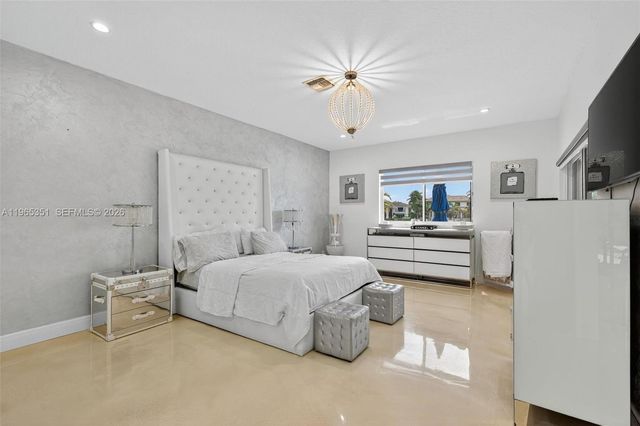 317 S Riverside Dr, Pompano Beach, FL 33062