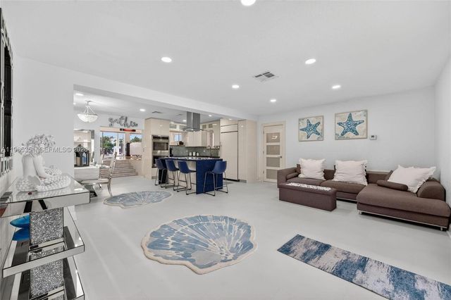 317 S Riverside Dr, Pompano Beach, FL 33062