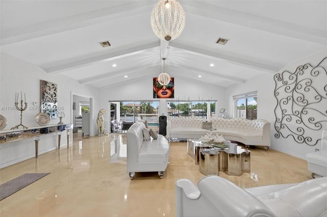 317 S Riverside Dr, Pompano Beach, FL 33062