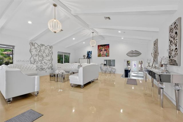 317 S Riverside Dr, Pompano Beach, FL 33062