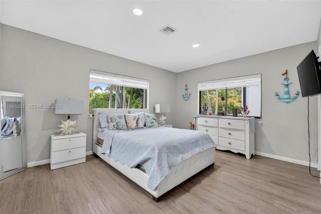 317 S Riverside Dr, Pompano Beach, FL 33062