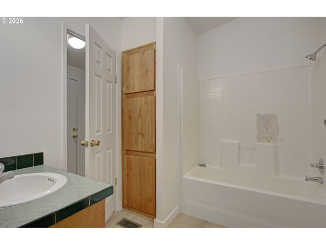 10400 Ne 72ND Ave 1, Vancouver, WA 98686