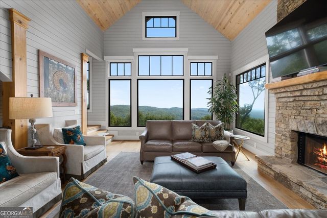 207 Utana Bluffs Trail, Ellijay, GA 30540