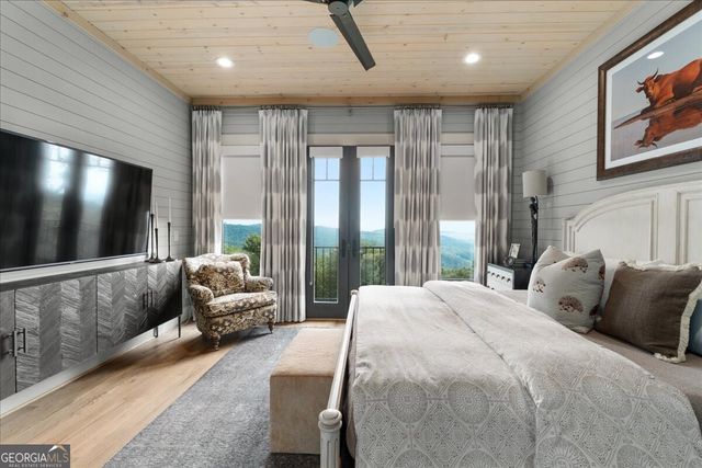 207 Utana Bluffs Trail, Ellijay, GA 30540