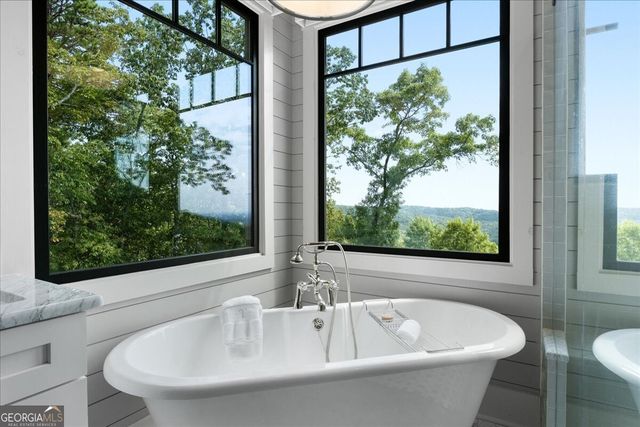 207 Utana Bluffs Trail, Ellijay, GA 30540