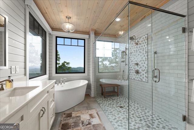 207 Utana Bluffs Trail, Ellijay, GA 30540