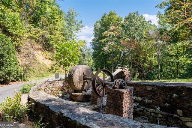 207 Utana Bluffs Trail, Ellijay, GA 30540