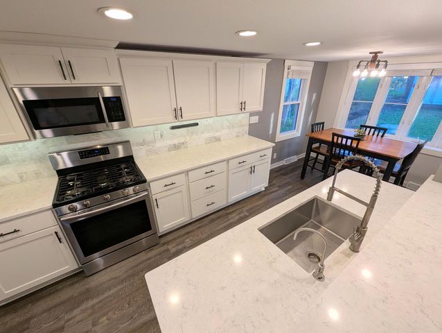 W344S10664 Island View LANE, Mukwonago, WI 53149