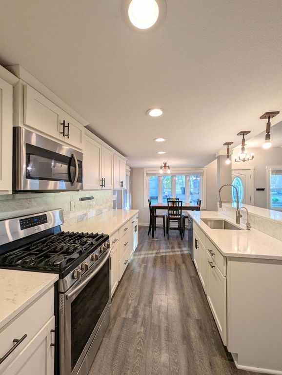 W344S10664 Island View LANE, Mukwonago, WI 53149