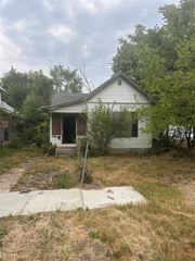 137 E Oakley Street, Flint, MI 48503