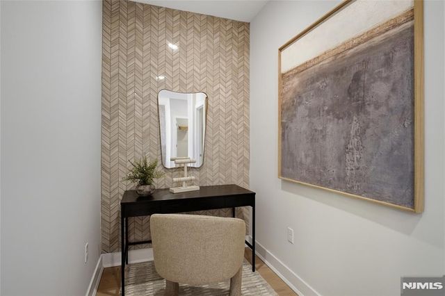 6 Melbourne Drive, Oakland, NJ 07436