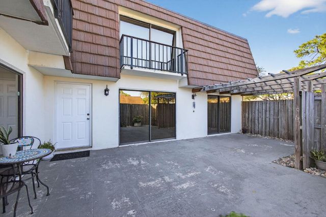 701 7th Lane, Palm Beach Gardens, FL 33418