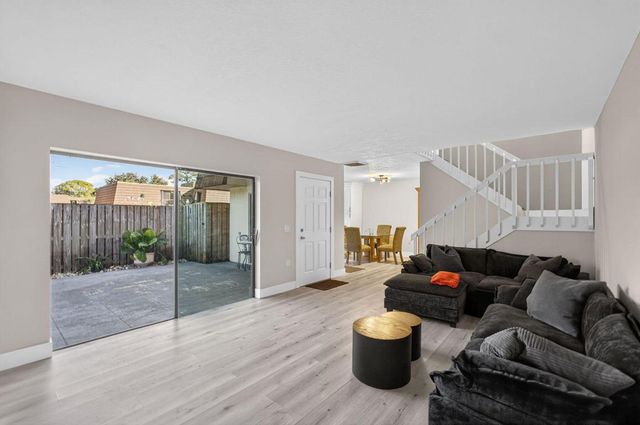 701 7th Lane, Palm Beach Gardens, FL 33418