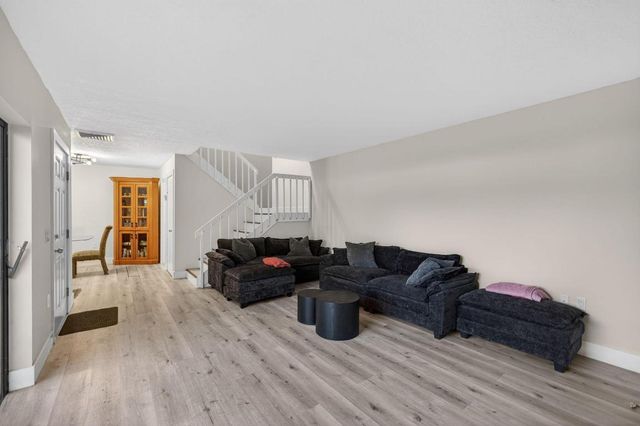 701 7th Lane, Palm Beach Gardens, FL 33418