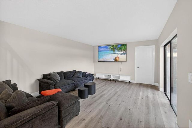 701 7th Lane, Palm Beach Gardens, FL 33418