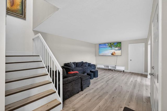 701 7th Lane, Palm Beach Gardens, FL 33418