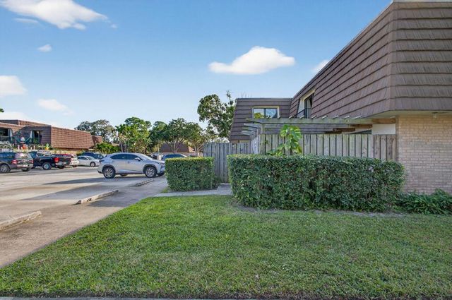 701 7th Lane, Palm Beach Gardens, FL 33418