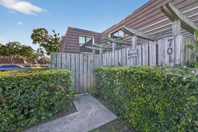 701 7th Lane, Palm Beach Gardens, FL 33418